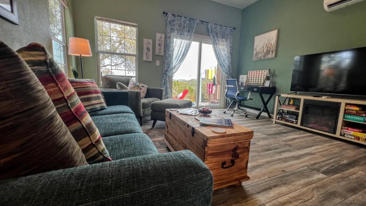 Hill Country Highland'S Bluebonnet Cottage Марбл-Фолс Экстерьер фото